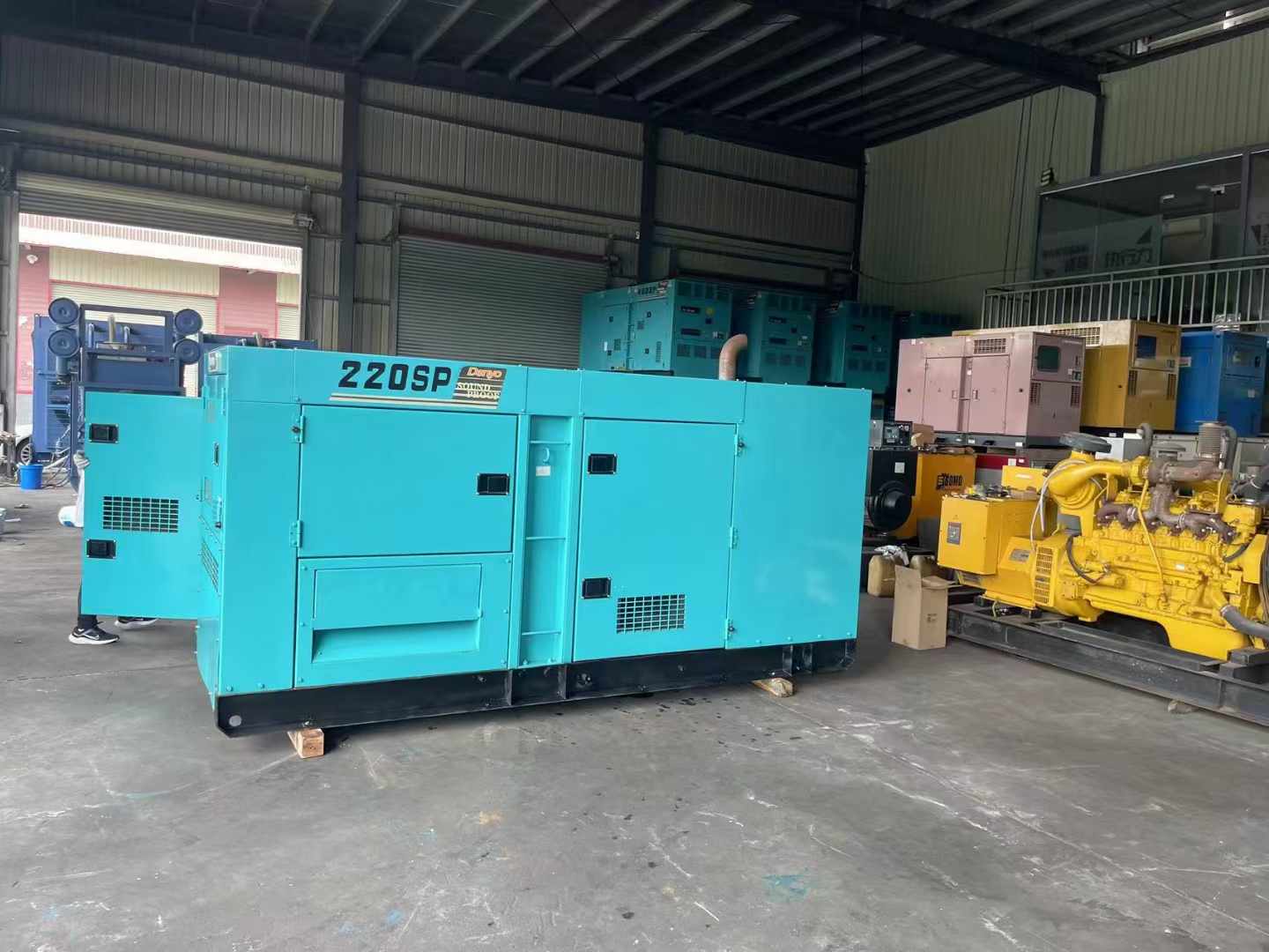 肃北柴油发电机组长期不间断运行时，如何监控其温度和压力？