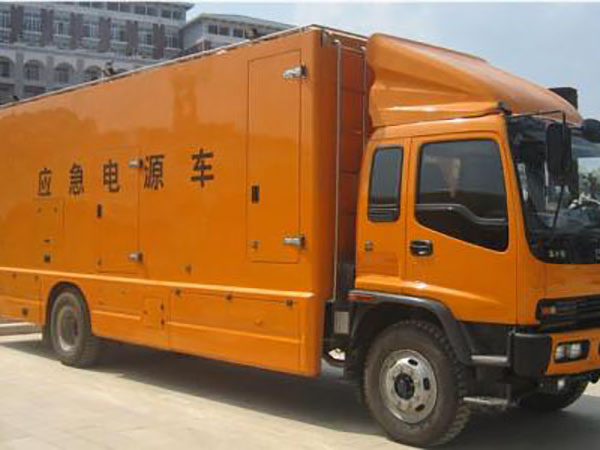 肃北冬季柴油发电机启动前，如何检查燃油系统中的积水？